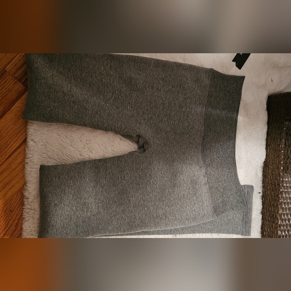 Ardenes soft and comfy leggings. - Picture 2 of 5